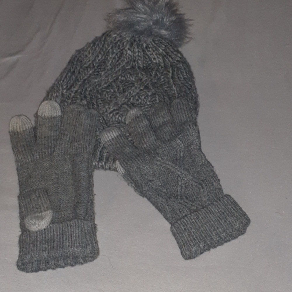 Hat and gloves